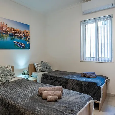 Modern In The Heart Of Bugibba Privat bolig