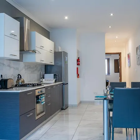 Modern In The Heart Of Bugibba Homestay