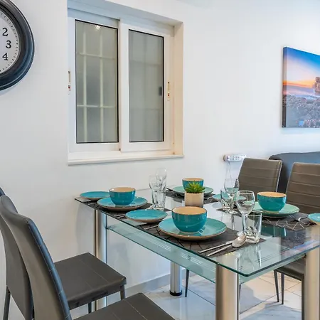 Modern In The Heart Of Bugibba Homestay *