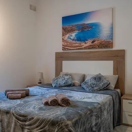 Homestay Modern In The Heart Of Bugibba *